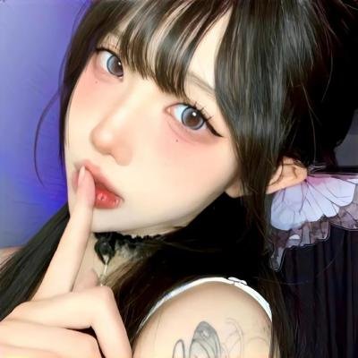 追梦的黎族女娃娃